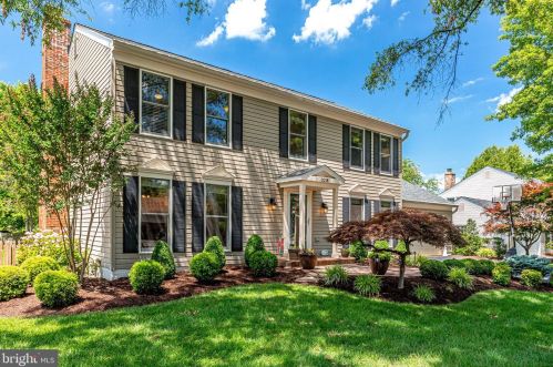 3218 Grassmere Ct, Herndon, VA 20171-3945