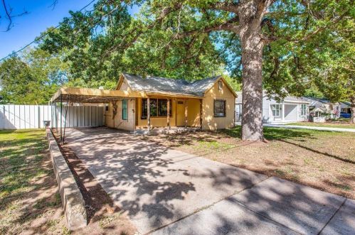 3805 Earl St, Fort Worth, TX 76111-4910