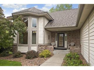 555 Westwood Ln, Chaska, MN 55318-1453