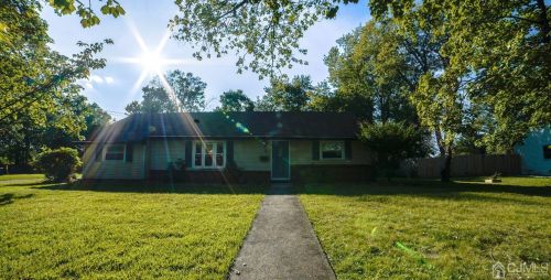 5 Dana Cir, Edison, NJ 08820-3044