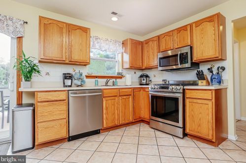 52 Fern Rd, Southampton, PA 18966-3023