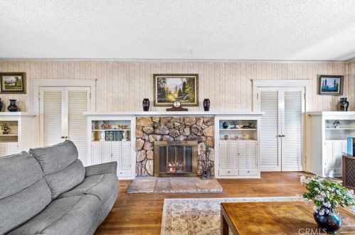 5216 Victoria Ave, Riverside CA  92506-1565 exterior