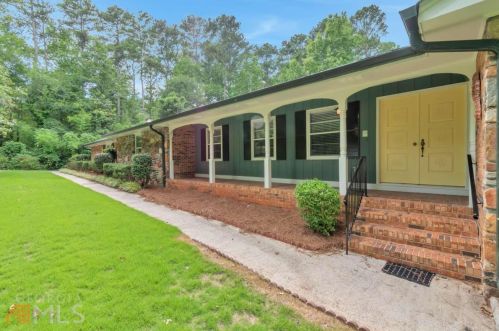2002 Glacier Dr, Stone Mountain, GA 30087-1506