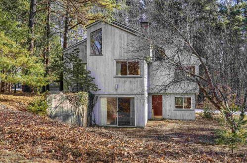 84 Bunker Hill Ave, Stratham, NH 03885-2408