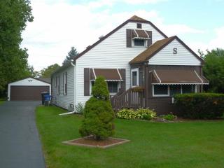 1207 Degener Ave, Elmhurst, IL 60126-5401