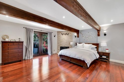 1664 Las Flores Dr, Glendale CA  91207-1200 exterior