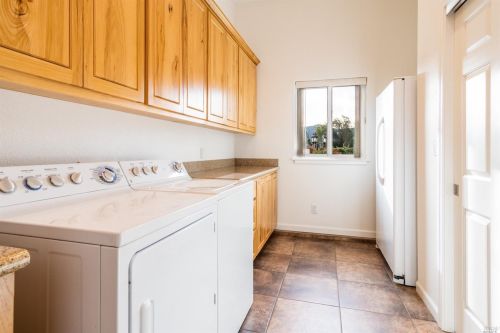 2000 Sanford Rnch Rd, Ukiah CA 95482-5251 exterior