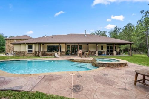 87 Cedar Rdg, Huntsville, TX 77320-1910