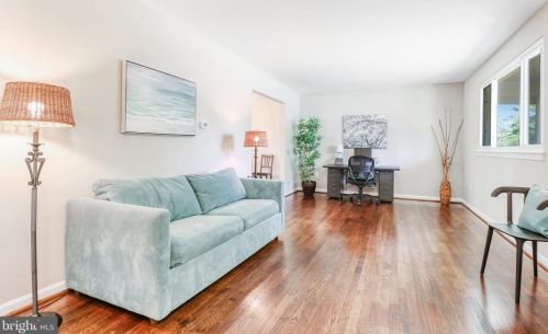 5502 Kings Park Dr, Springfield VA  22151-1106 exterior