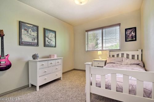 8028 Springshire Dr, Park City UT 84098-5396 exterior