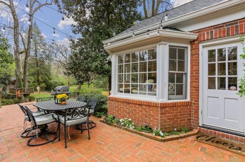 565 Mnr Rdg Dr, Atlanta GA  30305-3511 exterior
