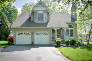 19 Rachel Ct, Clinton, NJ 08809-1382