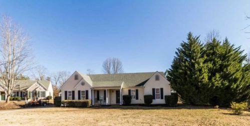 304 Royal Ave, Walhalla, SC 29691-4021