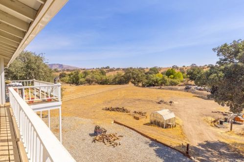 21806 Mariposa Rd, Tehachapi, CA 93561-6938