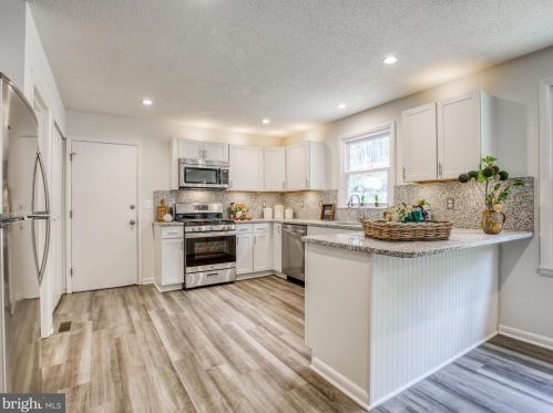 2324 Chestnut Hill Rd, Harpers Ferry WV  25425-5140 exterior