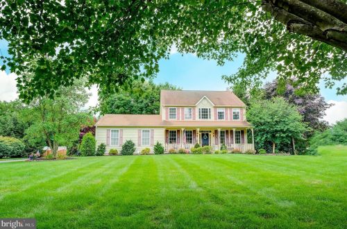 6 Hunters Glenn Dr, Columbus, NJ 08022-1807