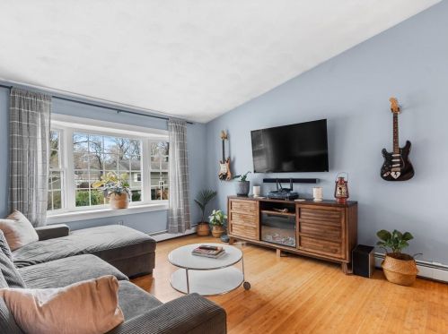 103 Whipple Ave, Warwick, RI 02889-4726