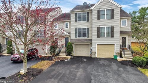 108 Banyan Circle Dr, Lancaster, PA 17603-4496