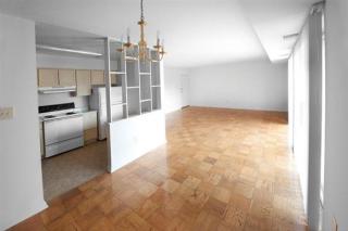 17500 Towne Crest Dr, Gaithersburg MD  20877-3716 exterior