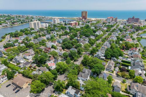 703 6 Ave, Tinton Falls NJ 07712-5348 exterior