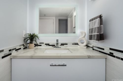 1652 Gladys Dr, Glendale CA  91206-1616 exterior