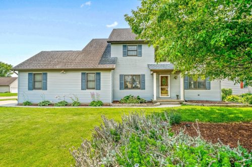 535 Washington St, Somonauk, IL 60552-3139