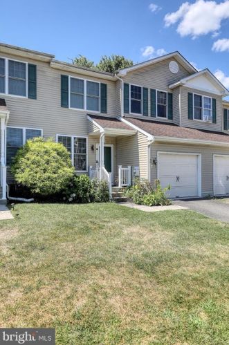 70 Shire Ct, Somerdale, NJ 08083-1255
