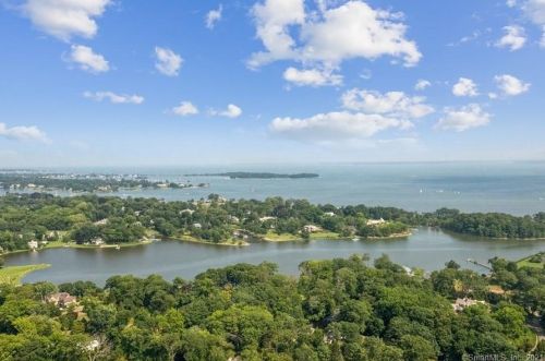 37 Davenport Ave, Greenwich CT  06830-7176 exterior