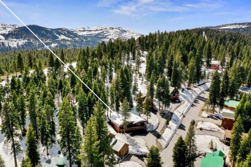 11030 Ski Slope Way, Truckee CA  96161-6603 exterior