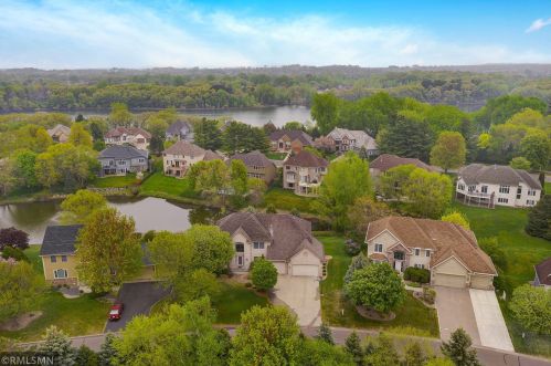 10098 Bridgewater Pkwy, Saint Paul MN  55129-8576 exterior