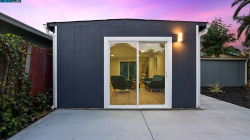 1555 Thrush Ave, San Leandro CA  94578-2045 exterior