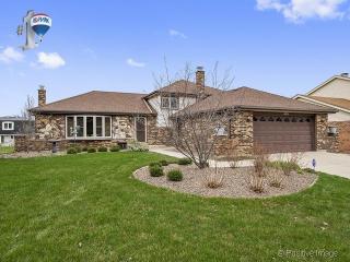 410 Whipple Ln, Westmont, IL 60559-3015