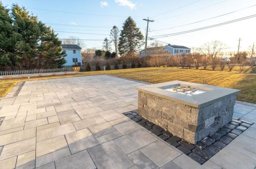 4 Chartier Cir, Middletown RI  02840-3724 exterior