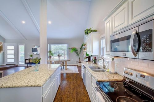 3249 Chapel Downs Dr, Dallas TX  75229-5836 exterior