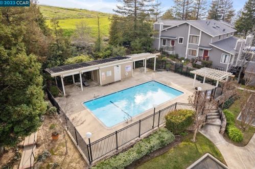 5450 Kirkwood Dr, Concord CA  94521-1655 exterior