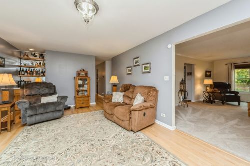 2313 Elk Dr, Spring Grove IL  60081-8782 exterior