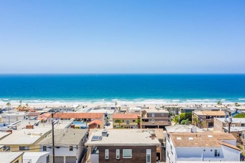 3316 Crest Dr, Manhattan Beach, CA 90266-3859