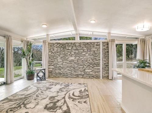 3400 Del Robles Dr, Austin TX  78727 exterior
