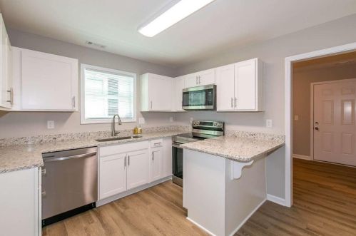 1864 Center Ave, Atlanta GA  30344-4656 exterior