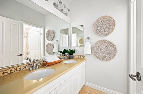 108 Spanish Lace, Irvine CA  92620-3424 exterior