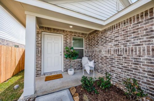 140 Austin St, Angleton TX  77515-4102 exterior