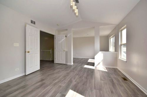 364 Messenger Cir, North Aurora IL  60542-1805 exterior