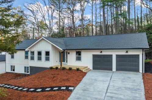 1422 Bank Dr, Marietta, GA 30068-1803