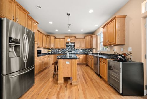 1826 Luther Lowell Ln, Sycamore IL  60178-8751 exterior