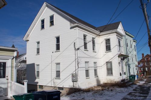 86 Hill St, Biddeford, ME 04005-3406