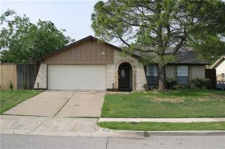 2115 Deerfield Dr, Carrollton TX  75007-5535 exterior