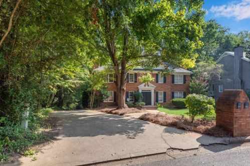 8975 Carroll Manor Dr, Atlanta, GA 30350-2080