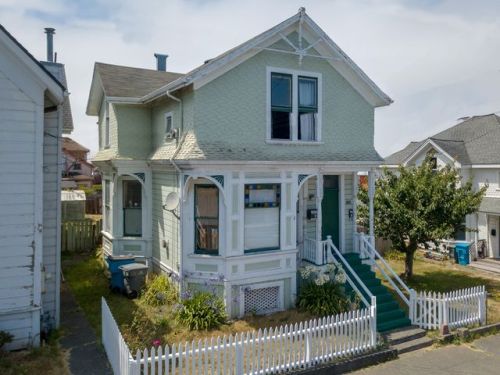 1620 California St, Eureka, CA 95501-2221