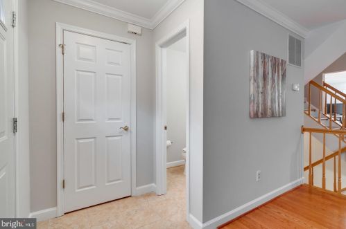 10604 Alison Dr, Springfield VA  22015-2200 exterior