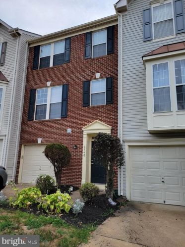 9740 Plaskett Forest Ln, Lorton VA  22079-2131 exterior